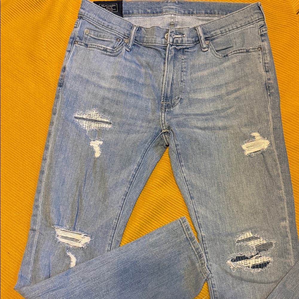 Abercrombie & Fitch Men's Light Blue Ripped Skinny Jeans